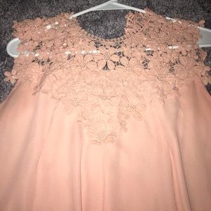 Cute flower lace tank!